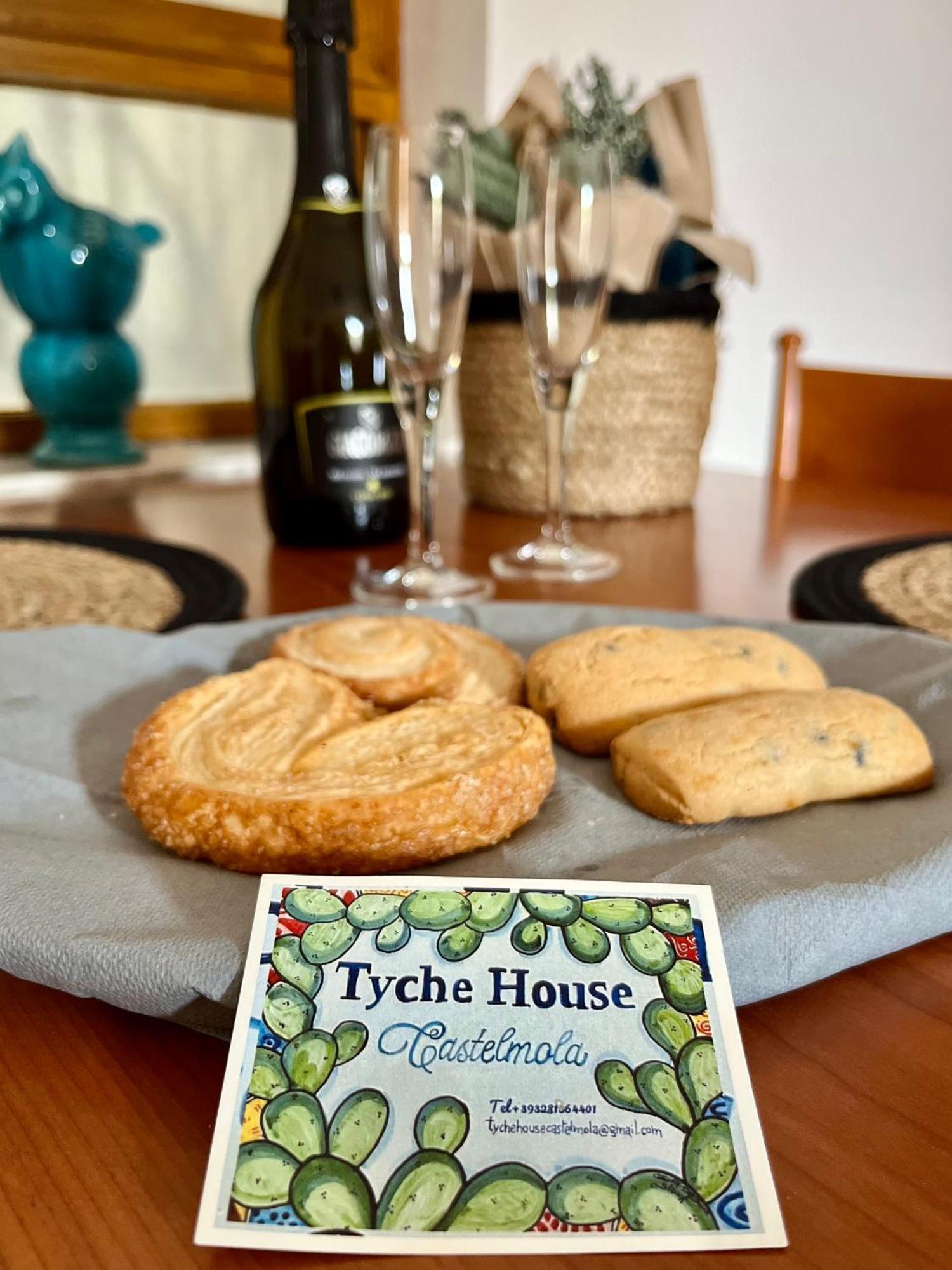 Tyche House Castelmolaアパートメント エクステリア 写真