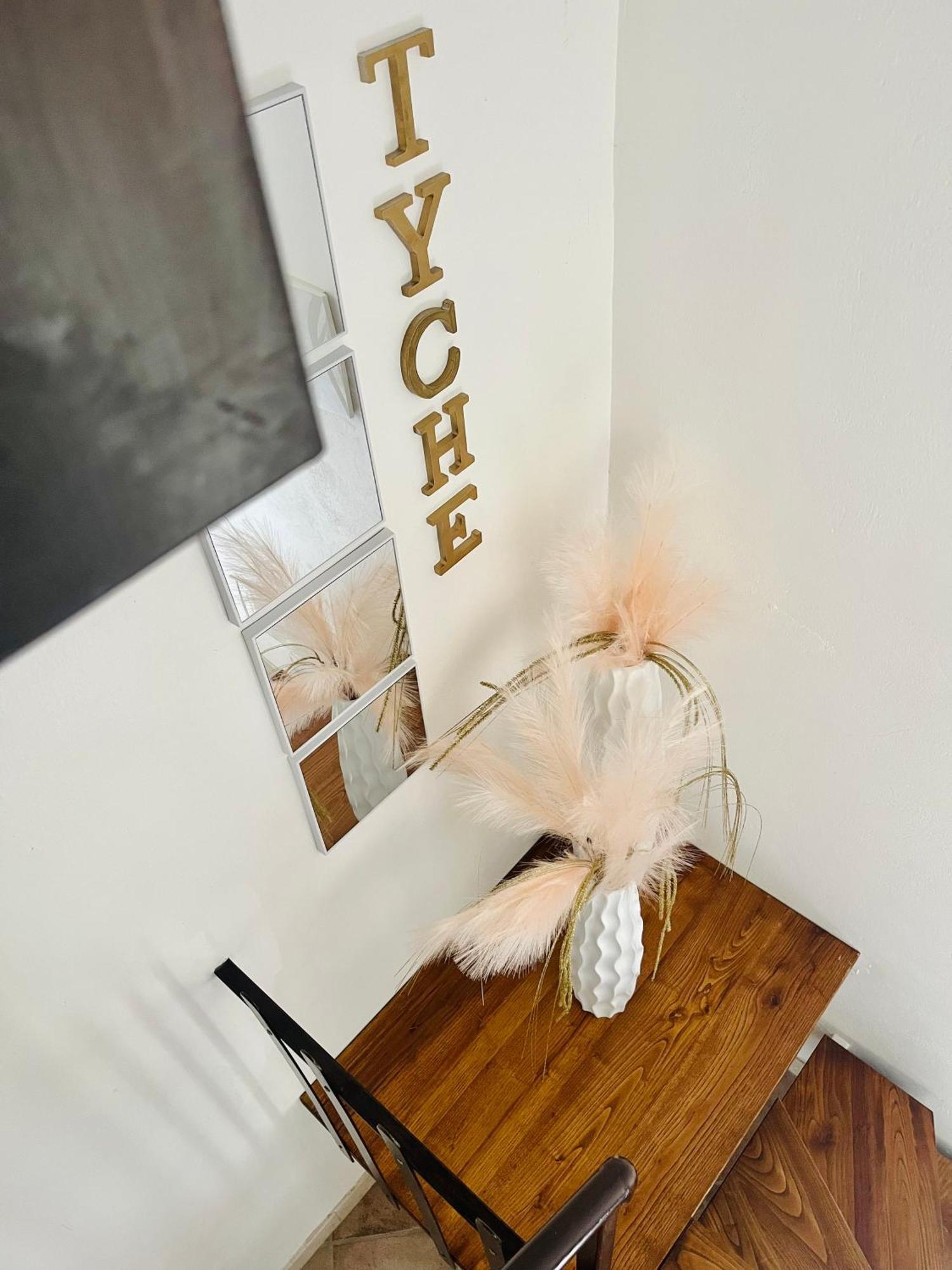 Tyche House Castelmolaアパートメント エクステリア 写真